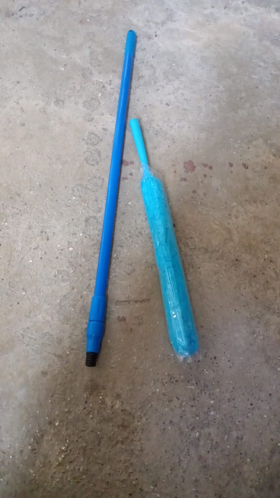 Adjustable Long Handle Microfiber Dust Brush – Foldable Ceiling & Appliance Cleaner